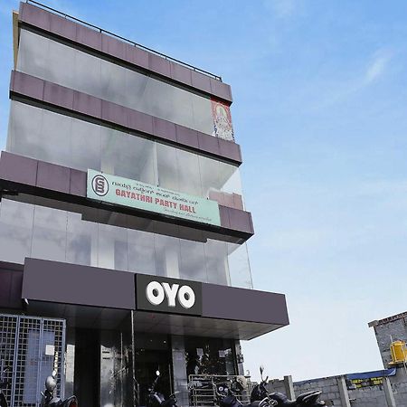 Oyo Flagship Gayathri Lodging & Boarding Hotell Bangalore Eksteriør bilde