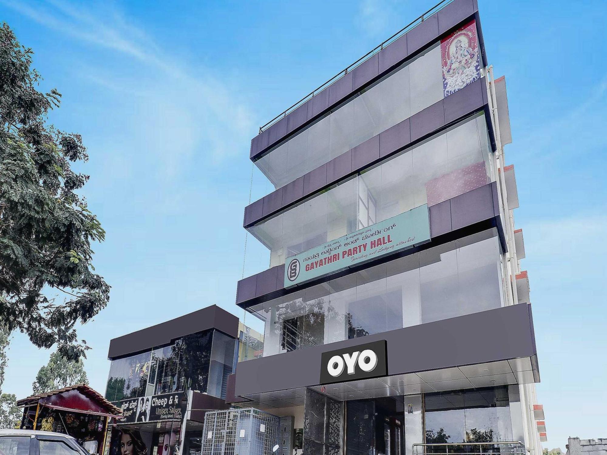 Oyo Flagship Gayathri Lodging & Boarding Hotell Bangalore Eksteriør bilde