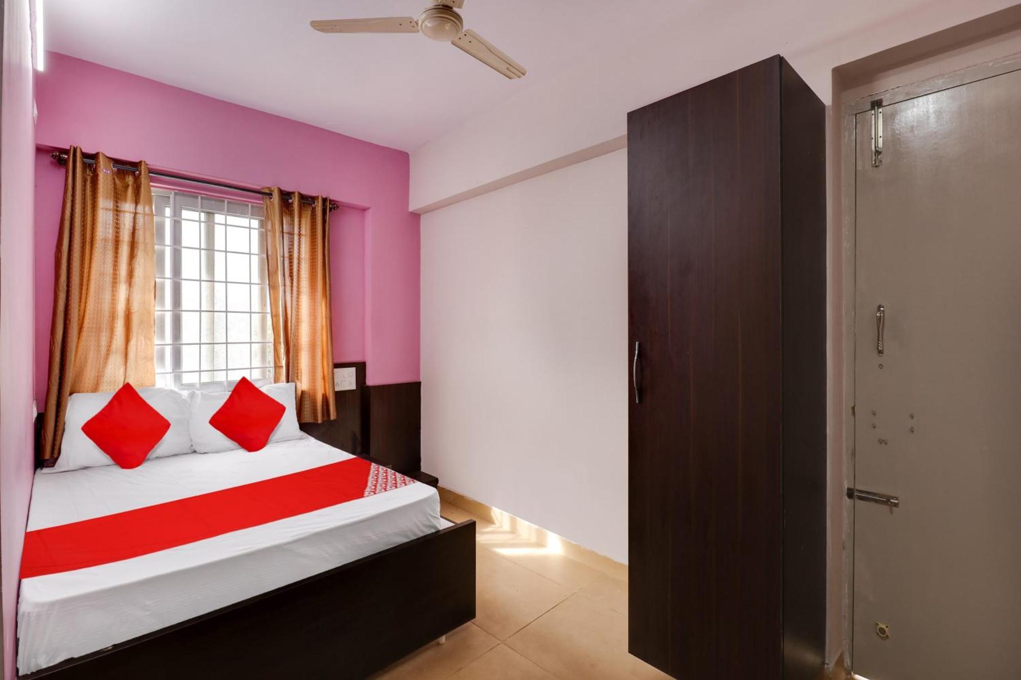 Oyo Flagship Gayathri Lodging & Boarding Hotell Bangalore Eksteriør bilde