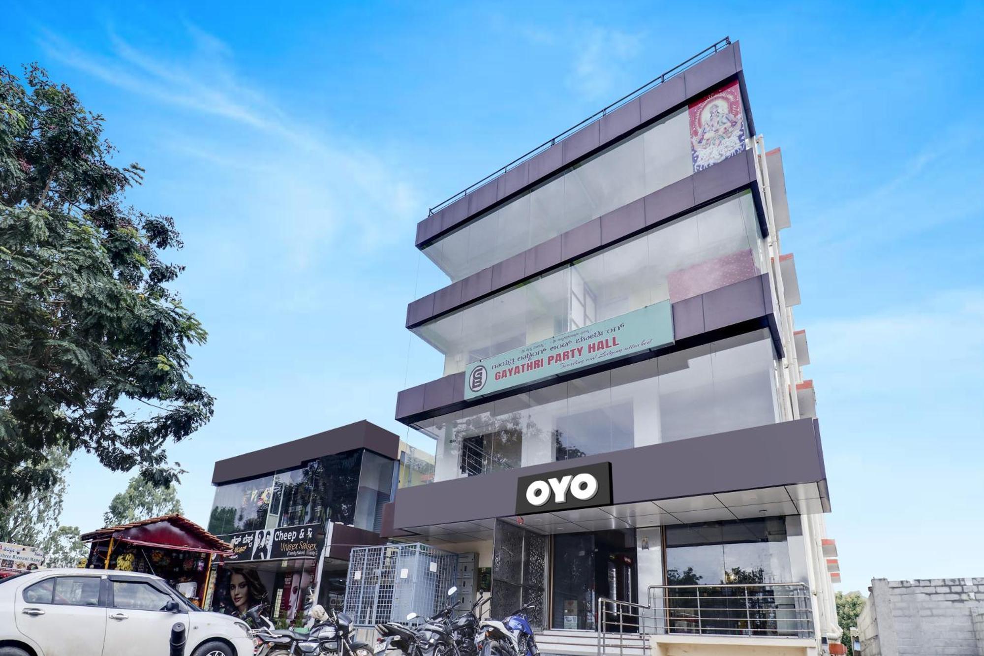 Oyo Flagship Gayathri Lodging & Boarding Hotell Bangalore Eksteriør bilde