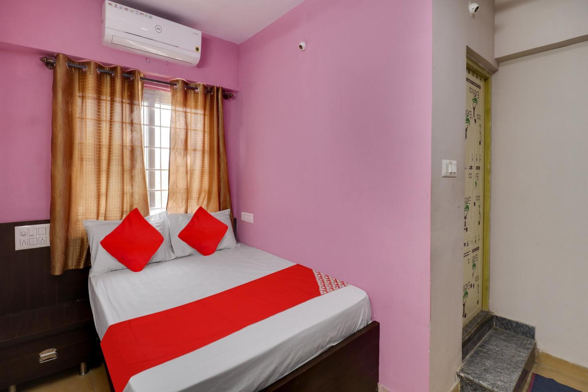 Oyo Flagship Gayathri Lodging & Boarding Hotell Bangalore Eksteriør bilde